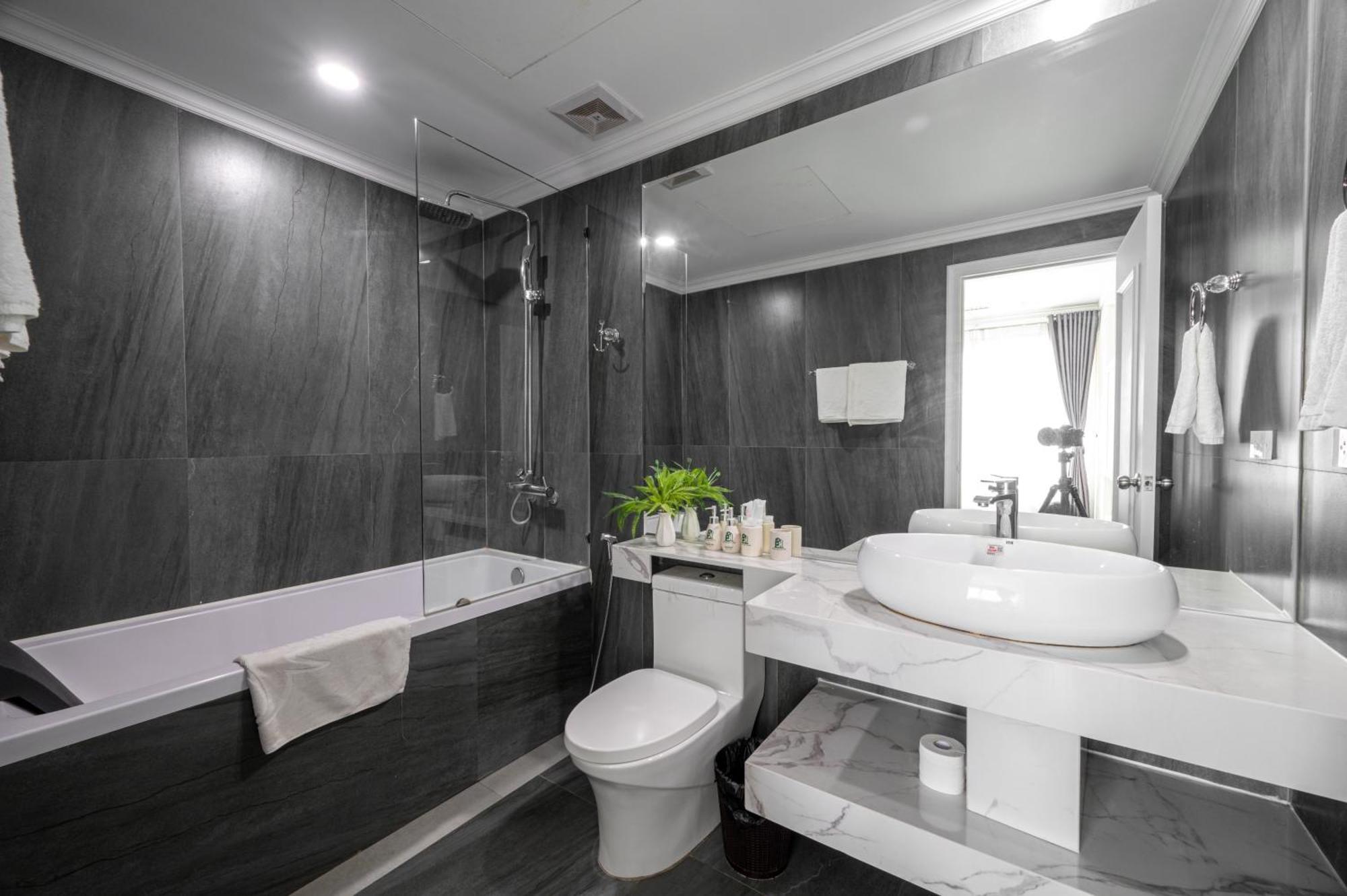 Luxe Paradise Suites Xuan Dieu Hanoi Esterno foto